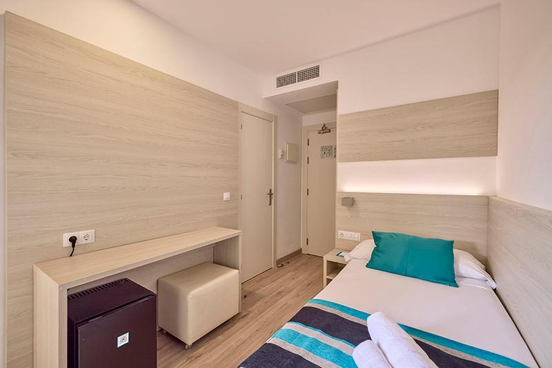 Comfort Single Room with Balcony image 4