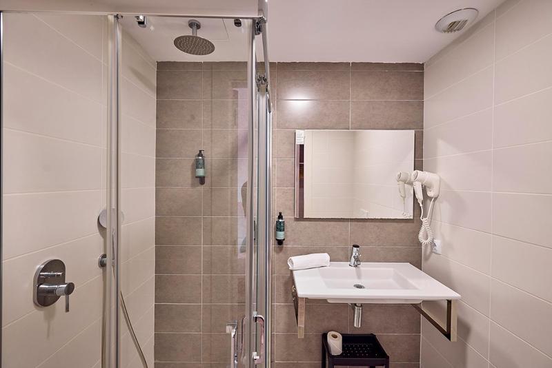 Comfort Single Room with Balcony image 3