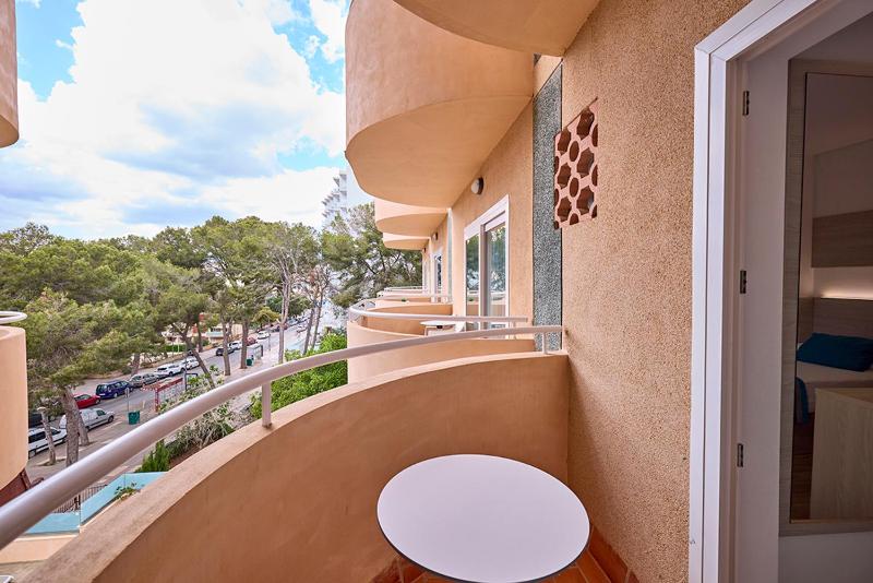 Comfort Single Room with Balcony image 2