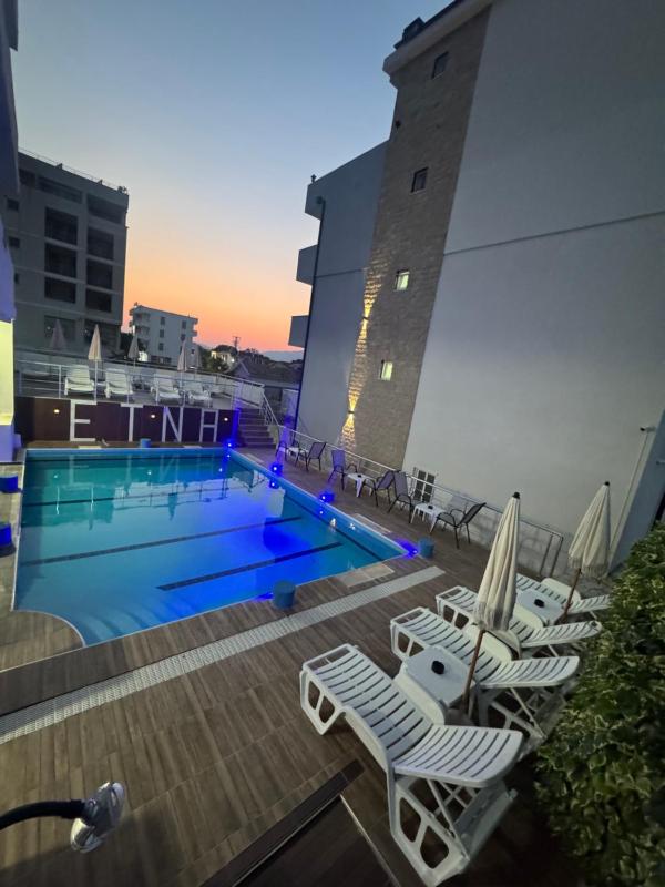 Studio with Balcony image 4