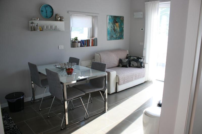 One-Bedroom Apartment 6 with Lake View - Annex image 4