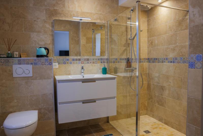 Small Double Room image 3