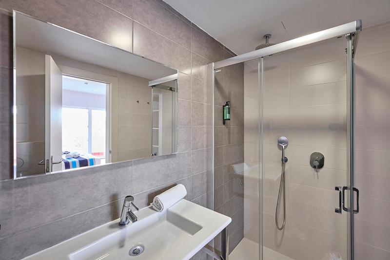 Premium Twin Room with Side Sea View and Balcony image 2