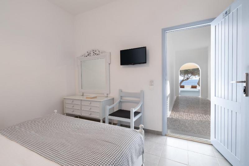 Small Double Room image 3