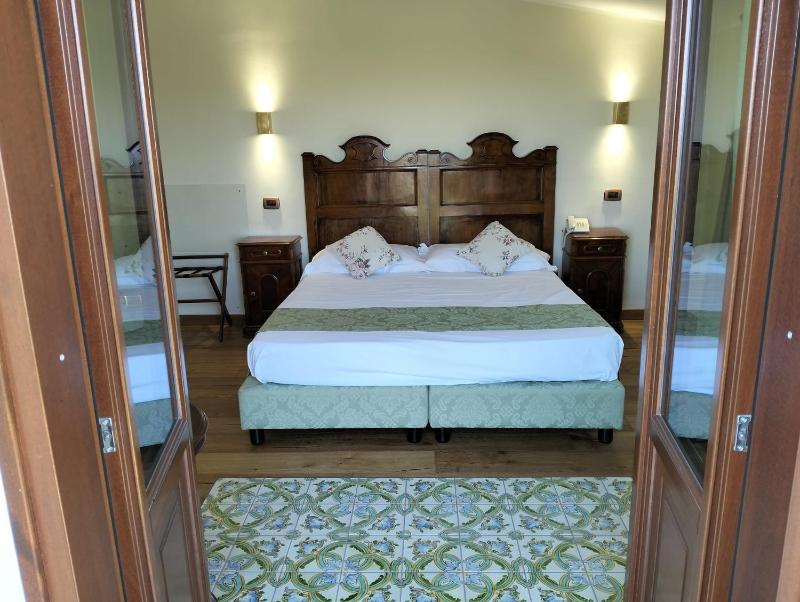 Superior Double or Twin Room with Terrace image 4