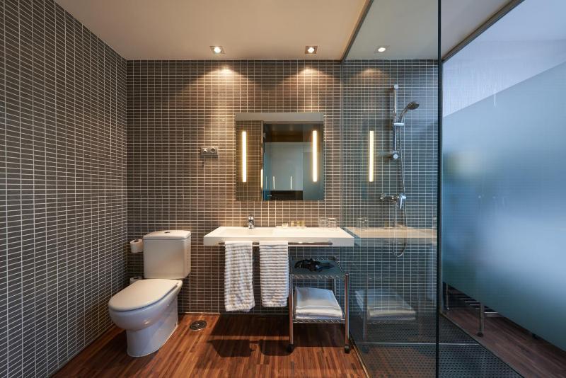 Double or Twin Room with Extra Bed image 3