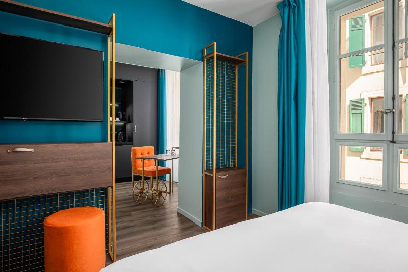 Marmont Hotel - image 2