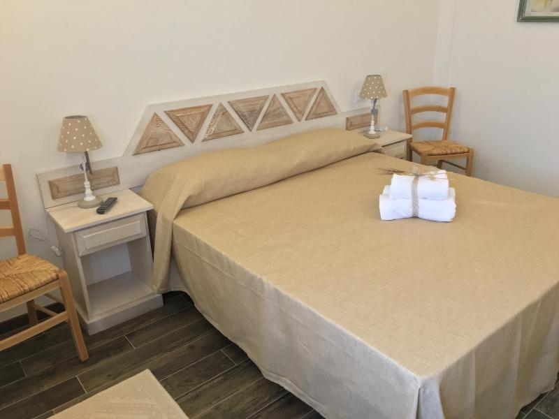 Double Room image 2