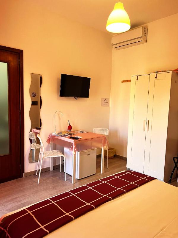 Double Room with Private Bathroom image 4