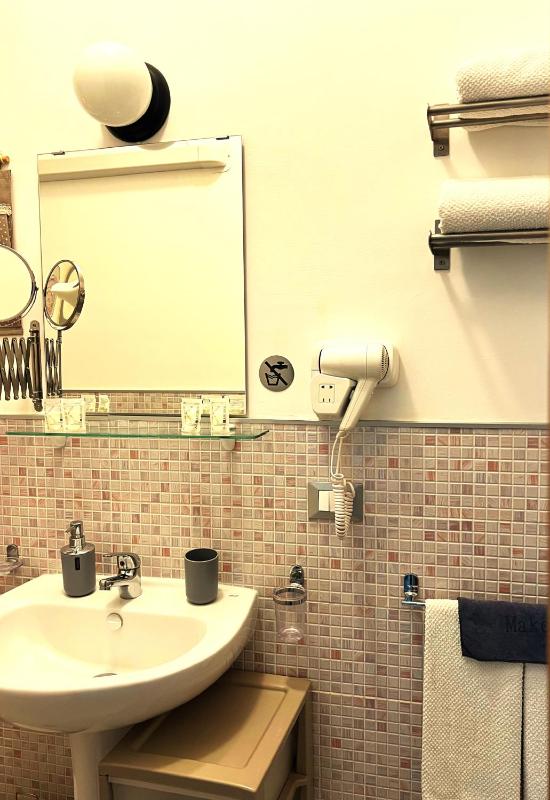 Double Room with Private Bathroom image 2