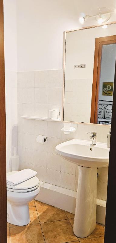 Basic Single Room image 1