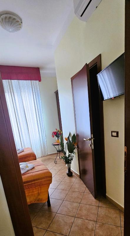 Double or Twin Room image 2