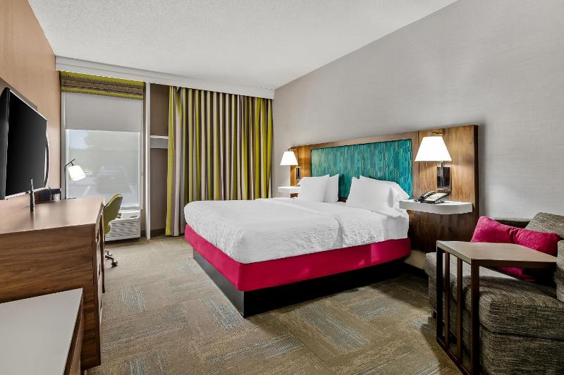 King Room with King Bed - Non-Smoking image 4