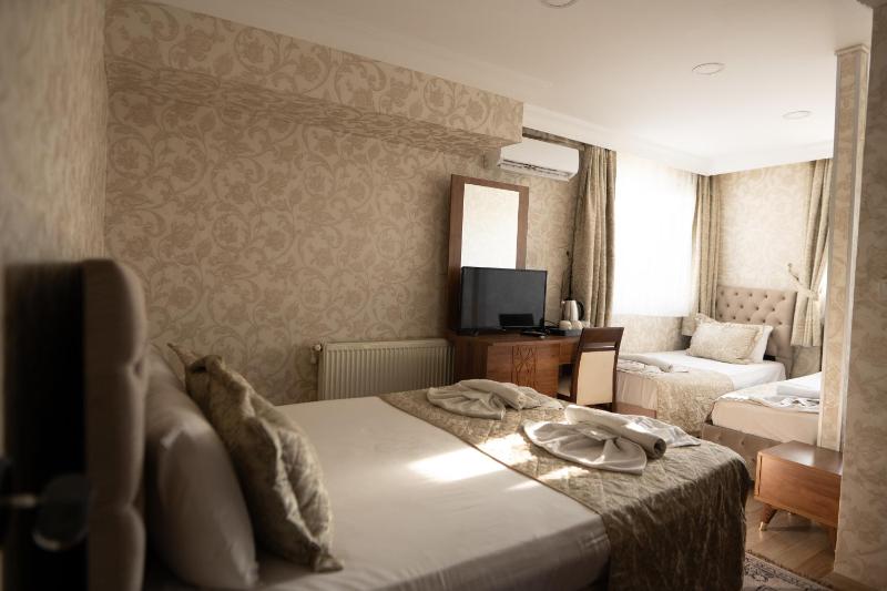 Quadruple Room image 4