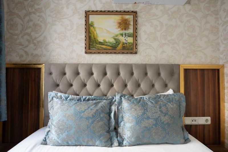 Standard Double Room image 3