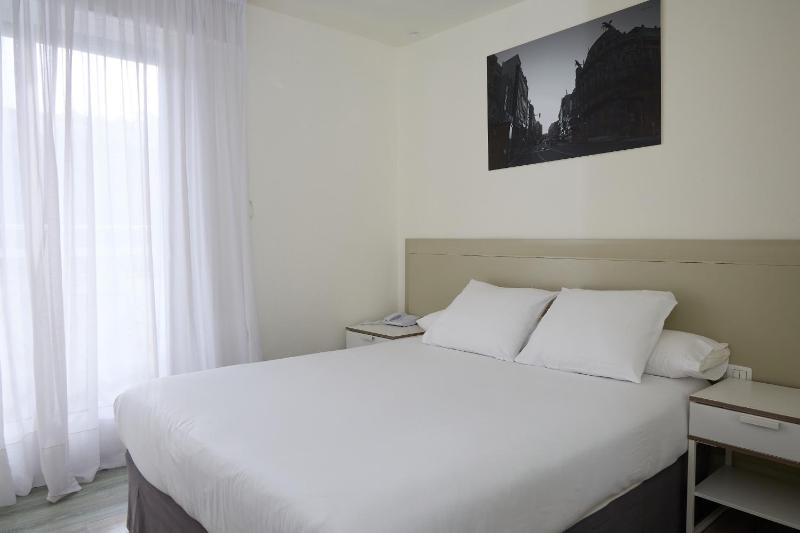 Double Room image 1