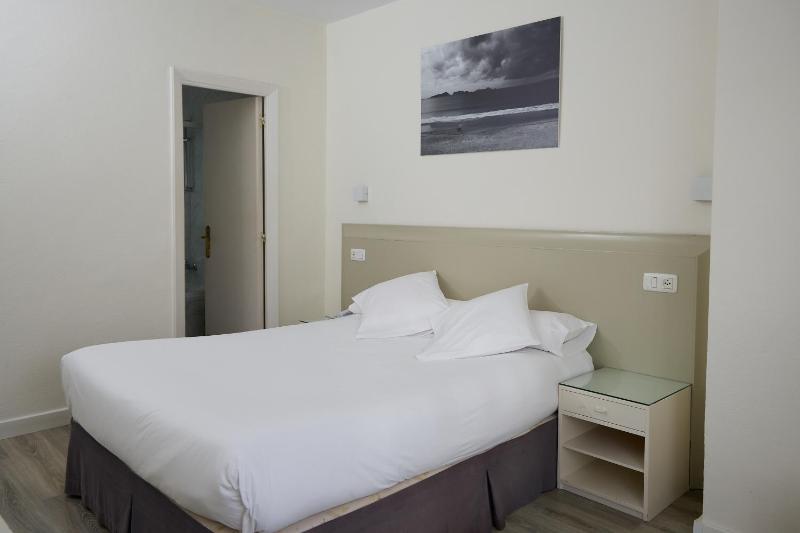 Double Room image 4