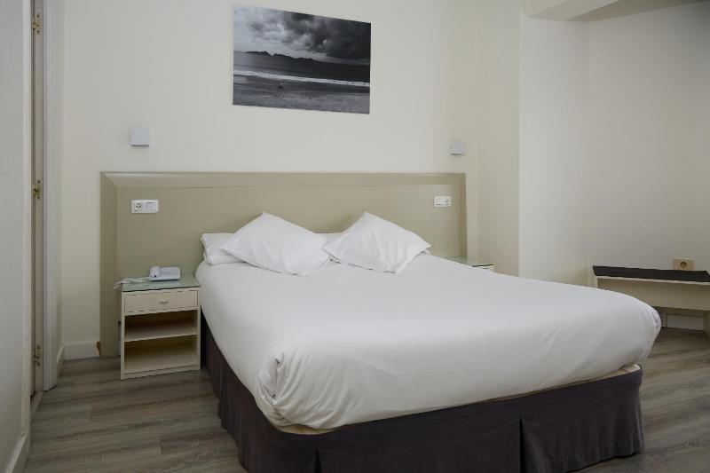 Economy Double Room image 1