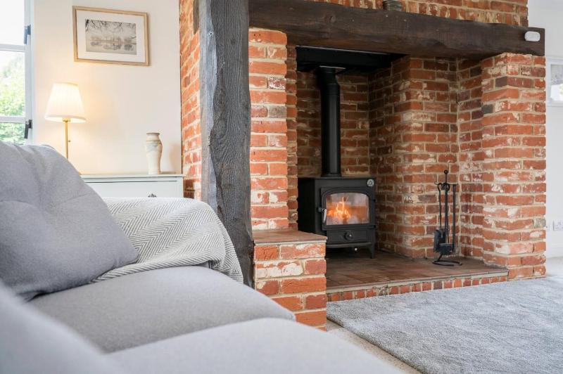 Hollybank Cottage Ufford - image 9