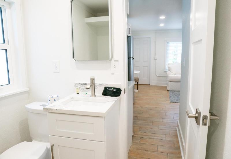 Newly Renovated Gulf View Cottage image 2