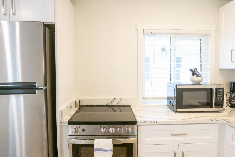 Newly Renovated Gulf View Cottage image 4