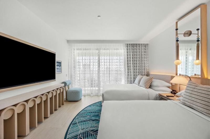 One-Bedroom Deluxe Double Suite with Sofa Bed and City View image 3