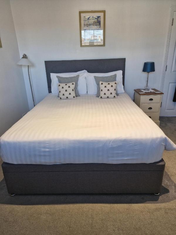 Deluxe Double Room image 3