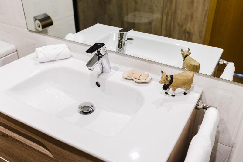 Apartment with Mountain View image 2