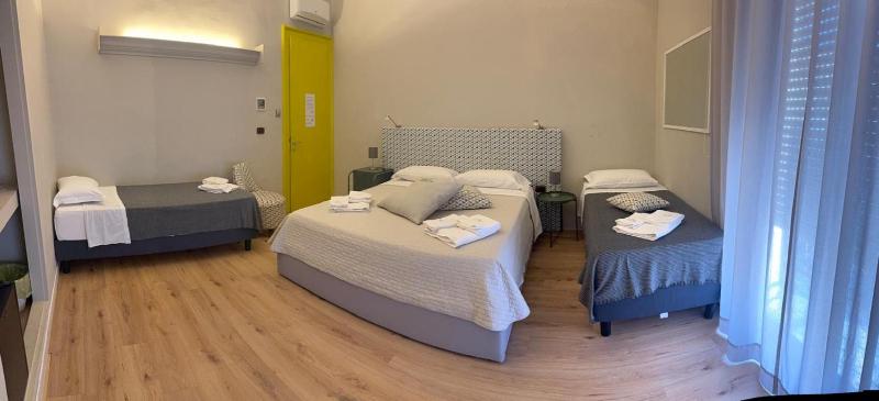 Deluxe Quadruple Room image 1