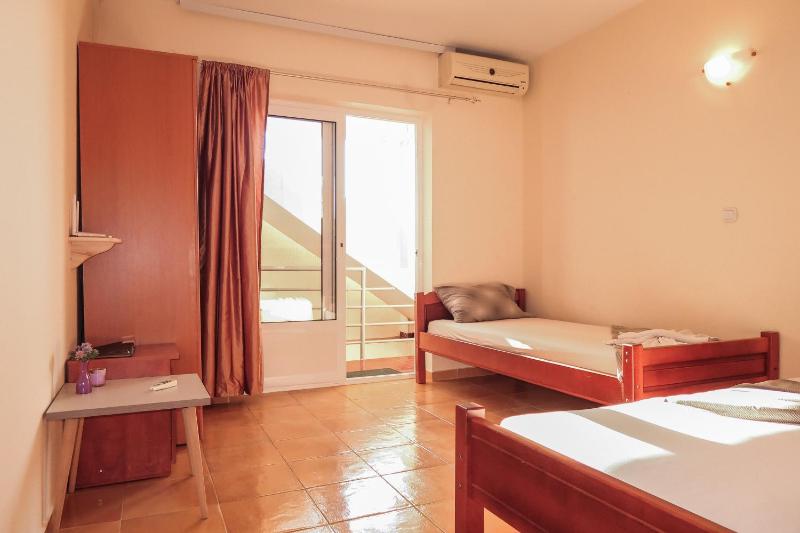 Studio with Balcony and Sea View image 3
