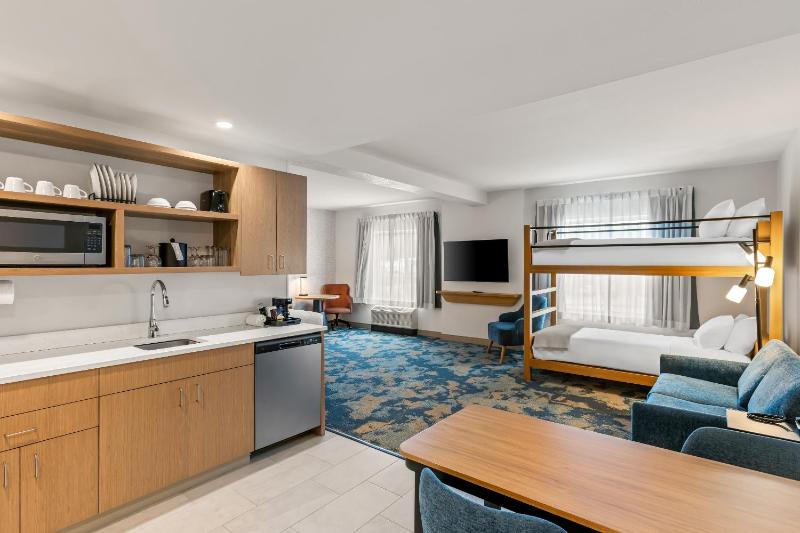 Family King Suite with Bunk Bed and Sofa Bed image 2