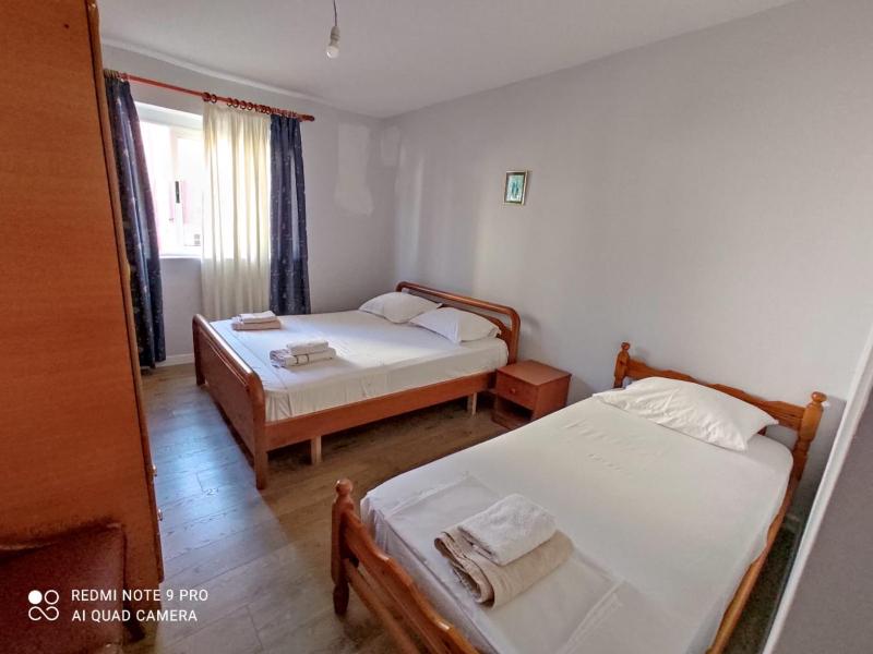 Spacious-Central Apartment - image 5