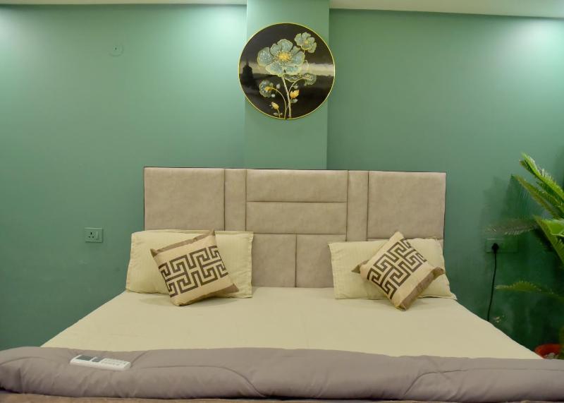 Nilay Peaceful & Independent Couple Friendly - image 5