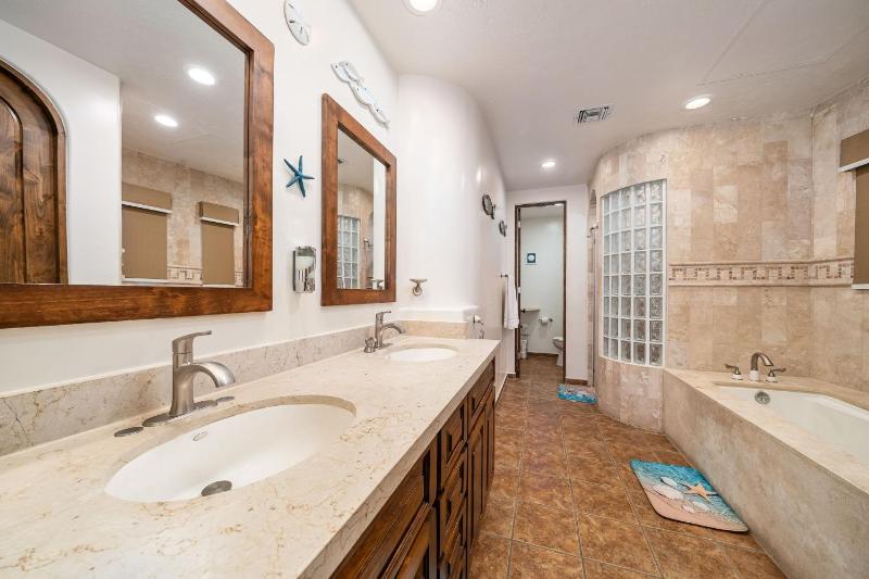 Bella Sirena 2BR 2BA 3rd Floor Ocean View B301 - image 18