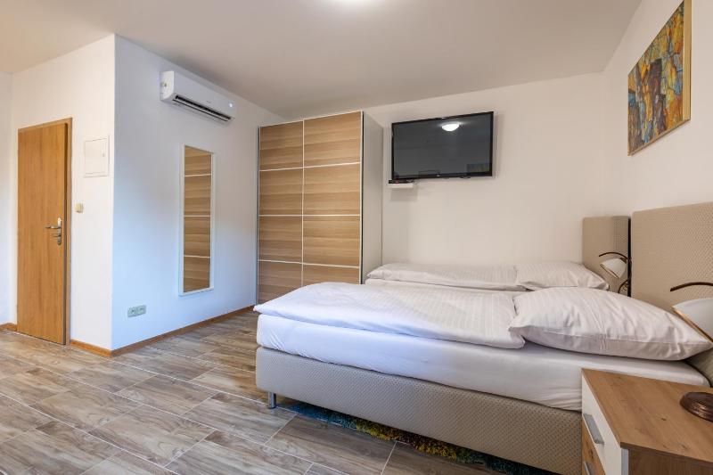 Apartment image 4