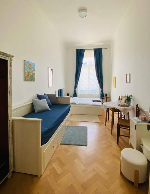 Economy Triple Room image 1
