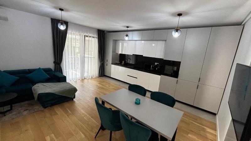 Monarch Luxury Apartment - image 2