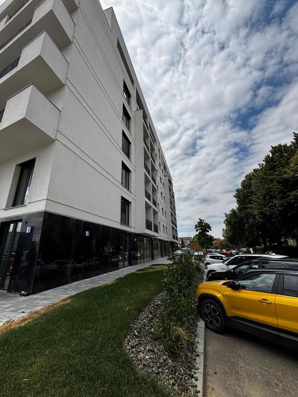 Monarch Luxury Apartment - image 5