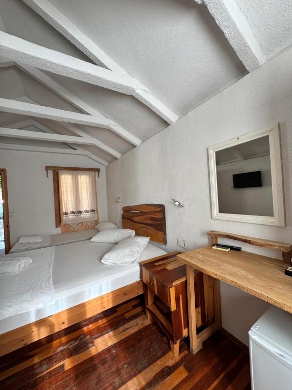 Standard Triple Room image 4