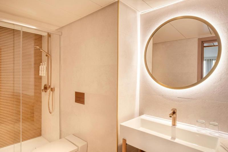 Single Room image 3