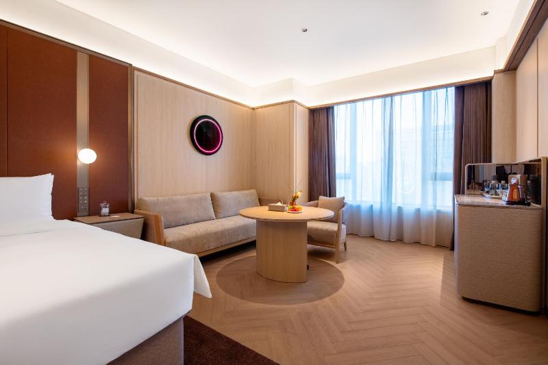 Crystal Hotel Qingdao The Mall of Splendors - image 35