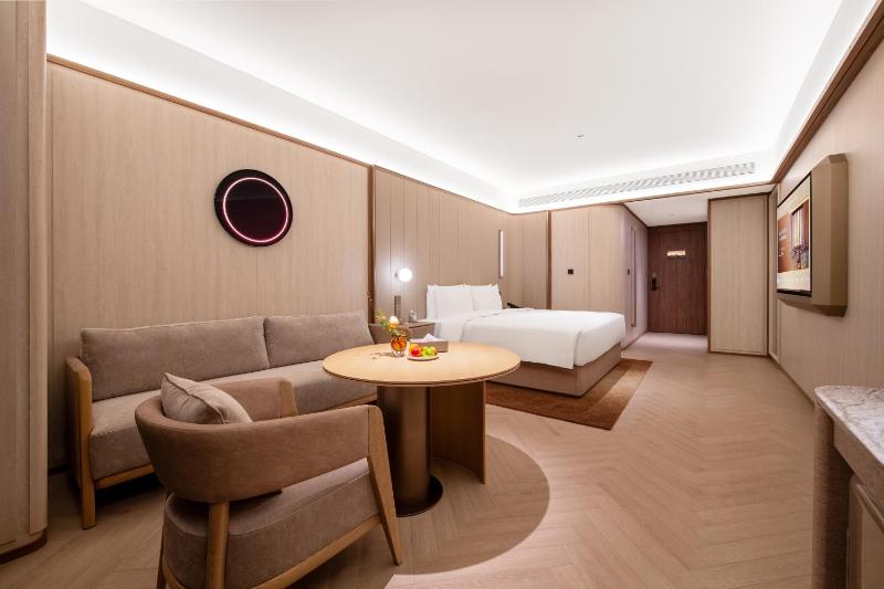 Crystal Hotel Qingdao The Mall of Splendors - image 34