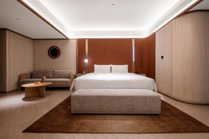 Crystal Hotel Qingdao The Mall of Splendors - image 25
