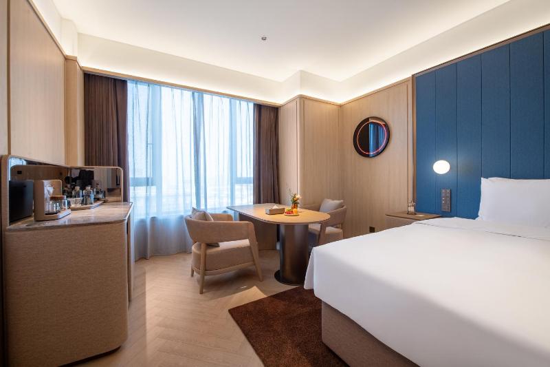 Crystal Hotel Qingdao The Mall of Splendors - image 20