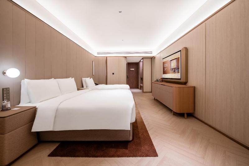 Crystal Hotel Qingdao The Mall of Splendors - image 14