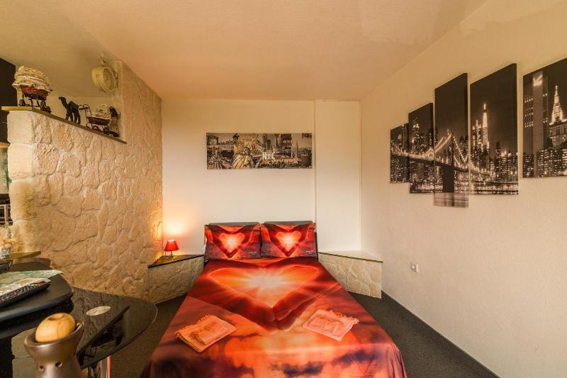 Princess&Prince Apartment with swimming pool and garden - image 33