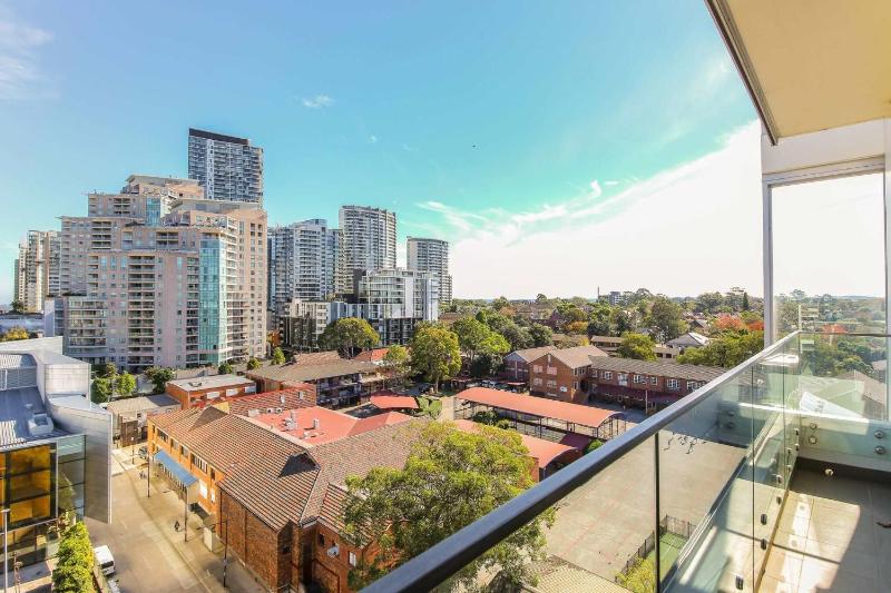 free parking great location 2 bds apt chatswood62 - image 11