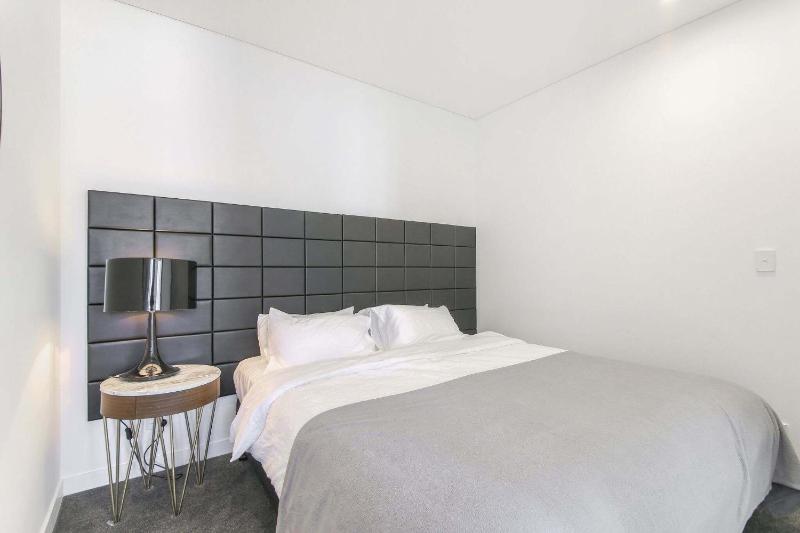 free parking great location 2 bds apt chatswood62 - image 6