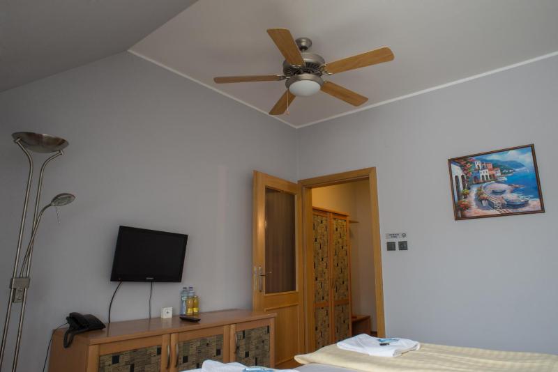 Double or Twin Room image 3