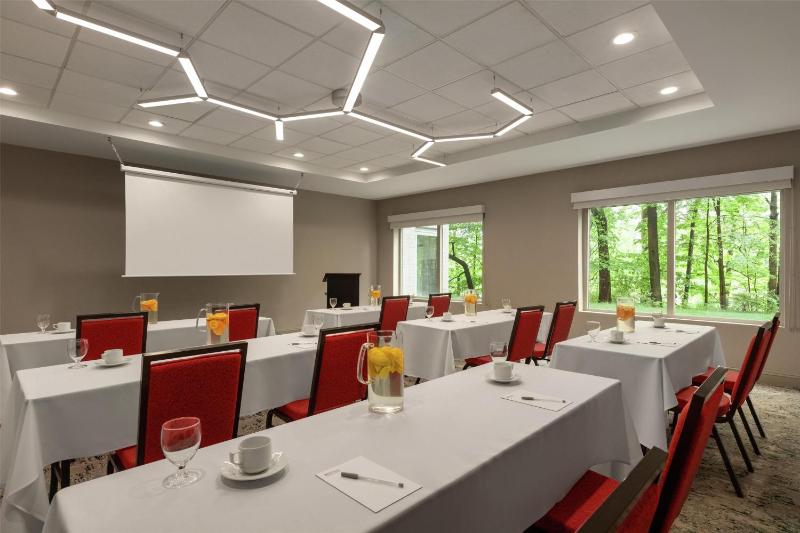 Hilton Garden Inn Cleveland Airport - image 25